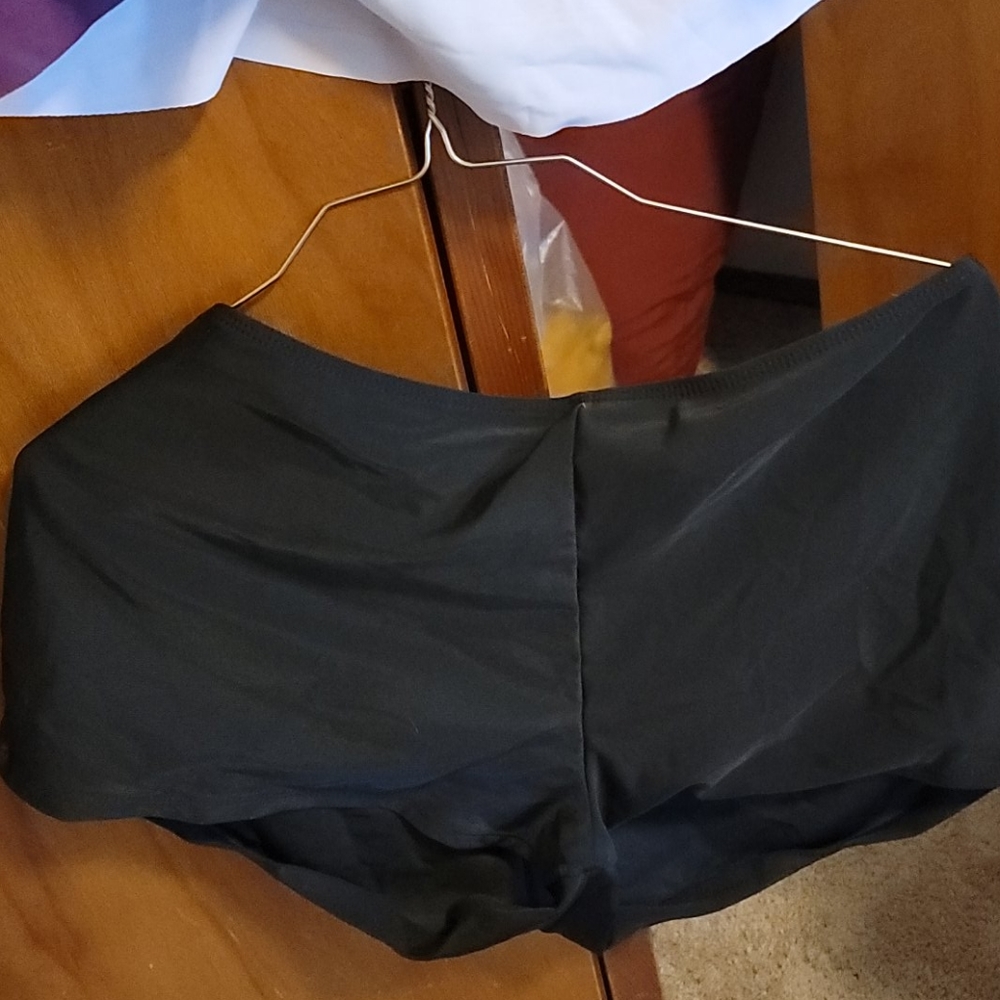 Bathing suit - Picture 2 of 3